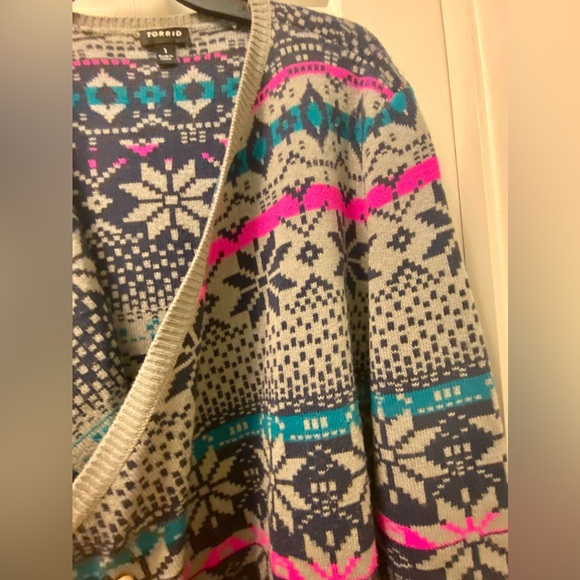 Torrid Snowflake Patterned Open Cardigan - Picture 3 of 5